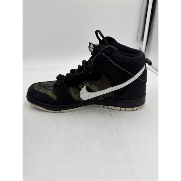 Athletic_Shoes